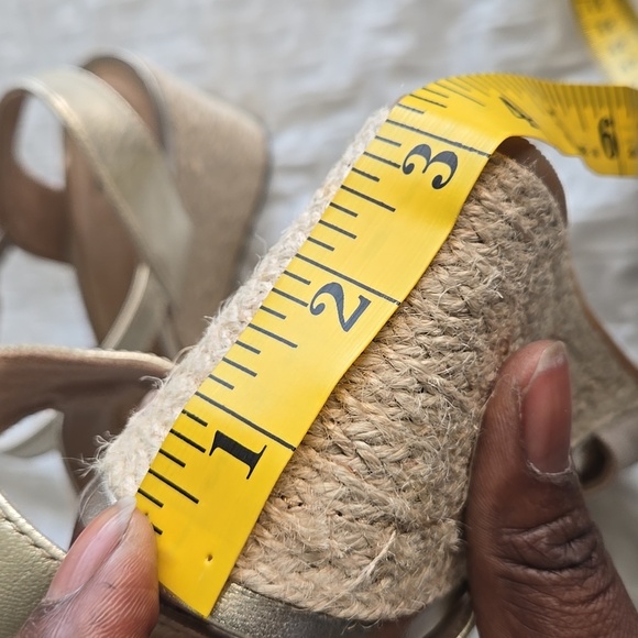 Clarks Margee Beth Gold Espadrille Wedge Sandals Vacation Resort Wear Boho - Picture 5 of 8